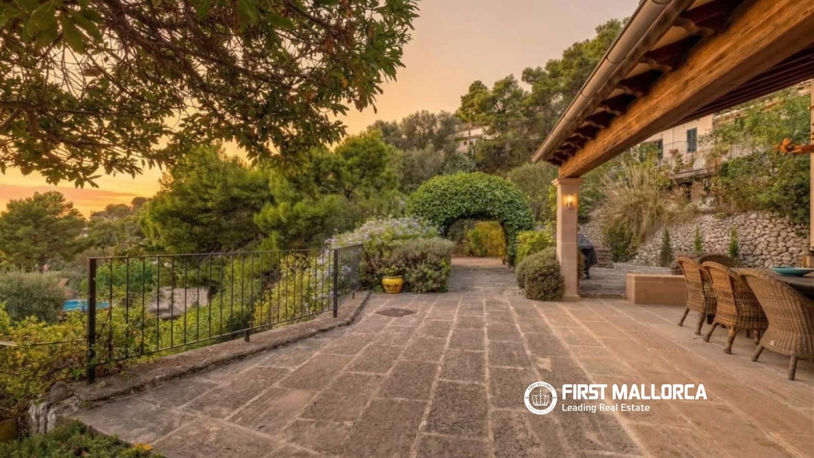 4 bedroom Townhouse for sale in Galilea with pool garage - € 1,295,000 (Ref: 9758111)