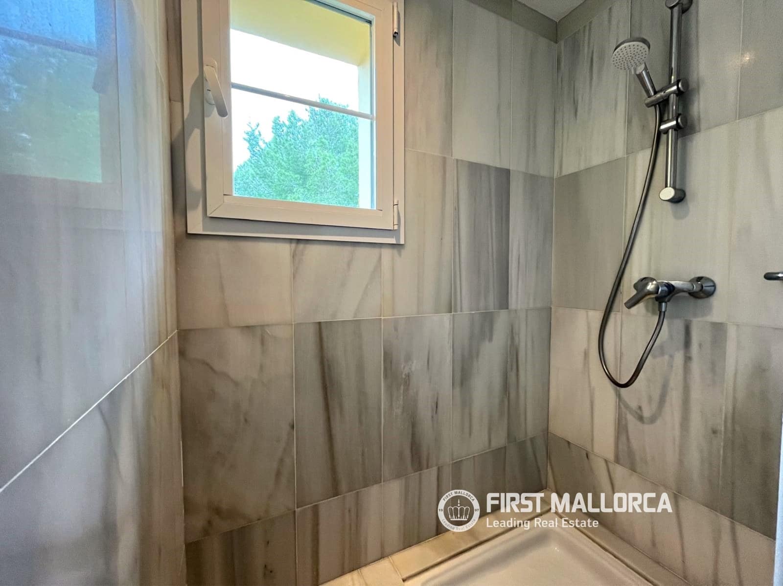 Penthouse de 2 chambres à louer à Bendinat avec piscine garage - 4 800 € (Ref: 9777223)