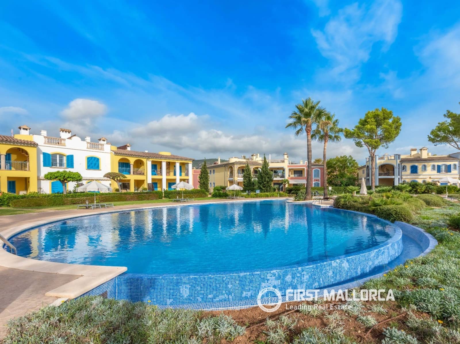 Penthouse de 2 chambres à louer à Bendinat avec piscine garage - 4 800 € (Ref: 9777223)