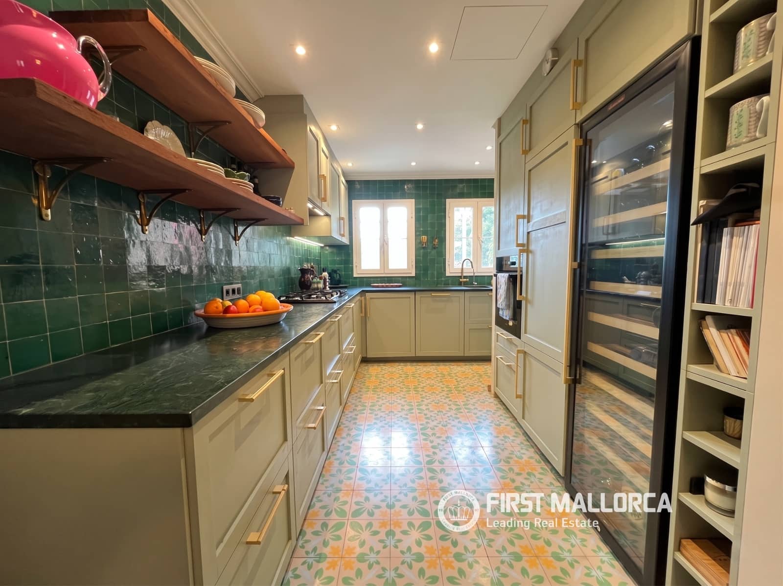 Penthouse de 2 chambres à louer à Bendinat avec piscine garage - 4 800 € (Ref: 9777223)