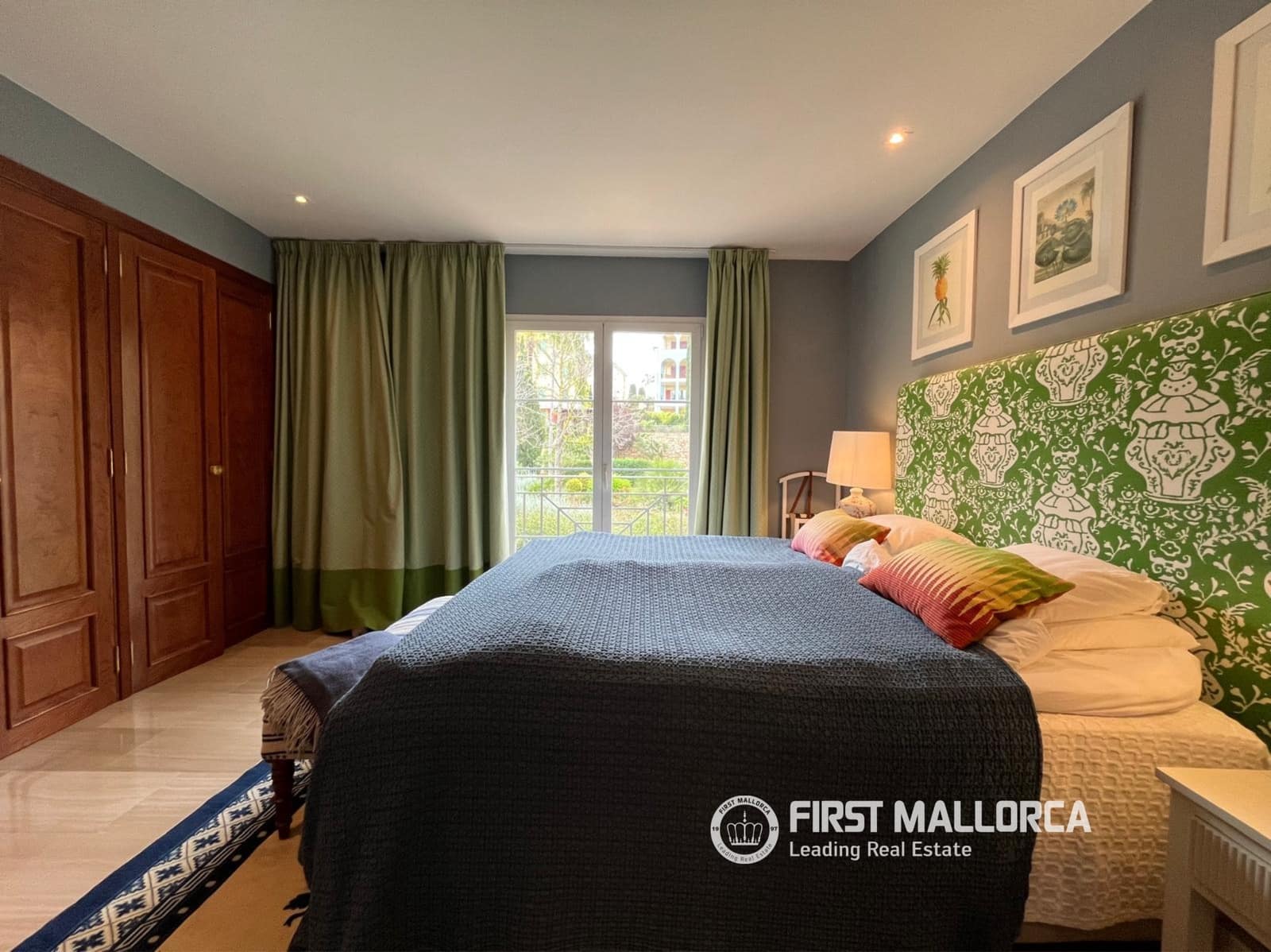 Penthouse de 2 chambres à louer à Bendinat avec piscine garage - 4 800 € (Ref: 9777223)