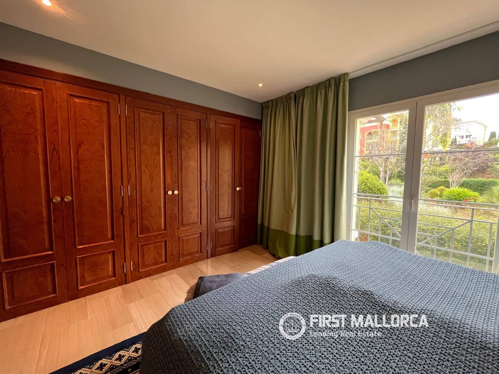 Penthouse de 2 chambres à louer à Bendinat avec piscine garage - 4 800 € (Ref: 9777223)