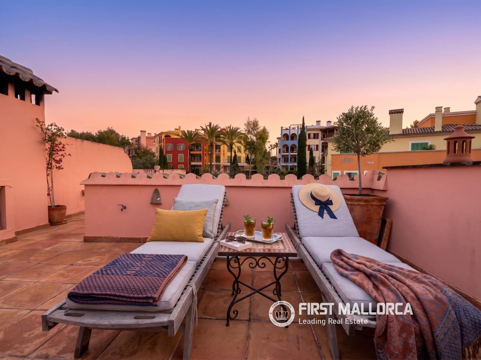 Penthouse de 2 chambres à louer à Bendinat avec piscine garage - 4 800 € (Ref: 9777223)