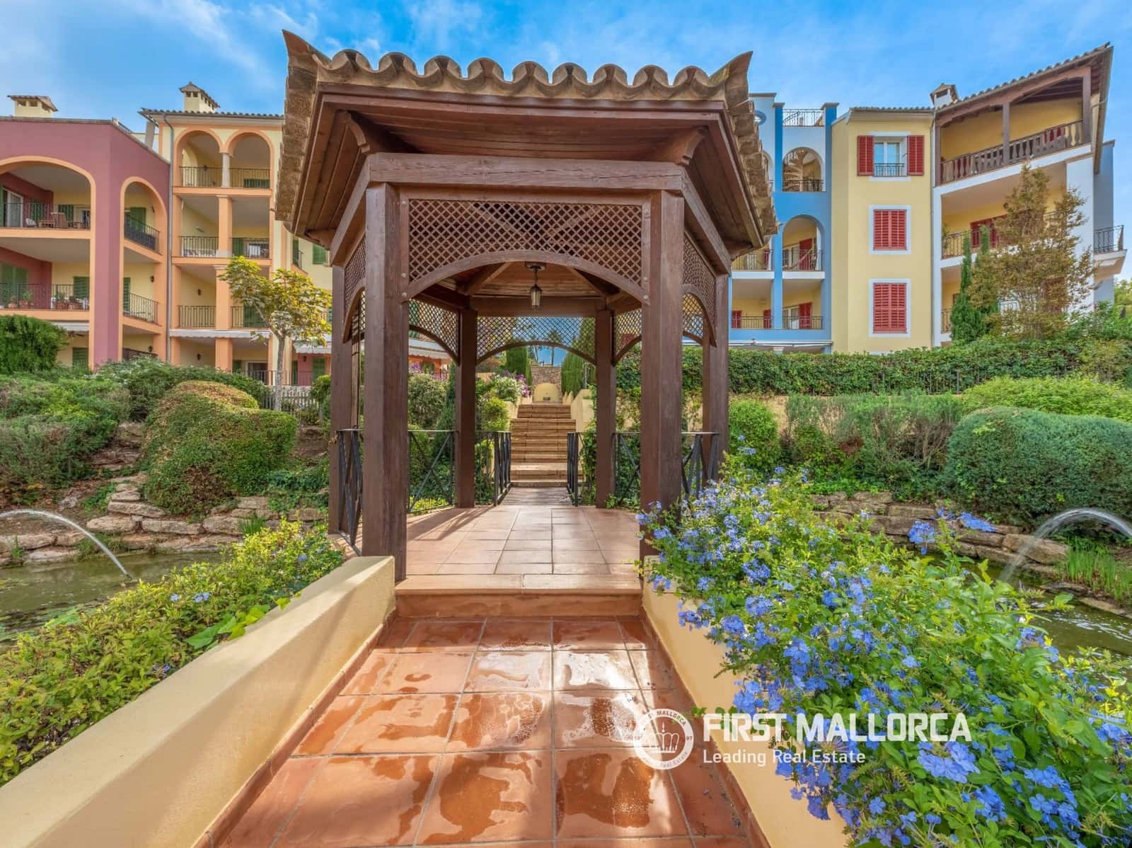 Penthouse de 2 chambres à louer à Bendinat avec piscine garage - 4 800 € (Ref: 9777223)