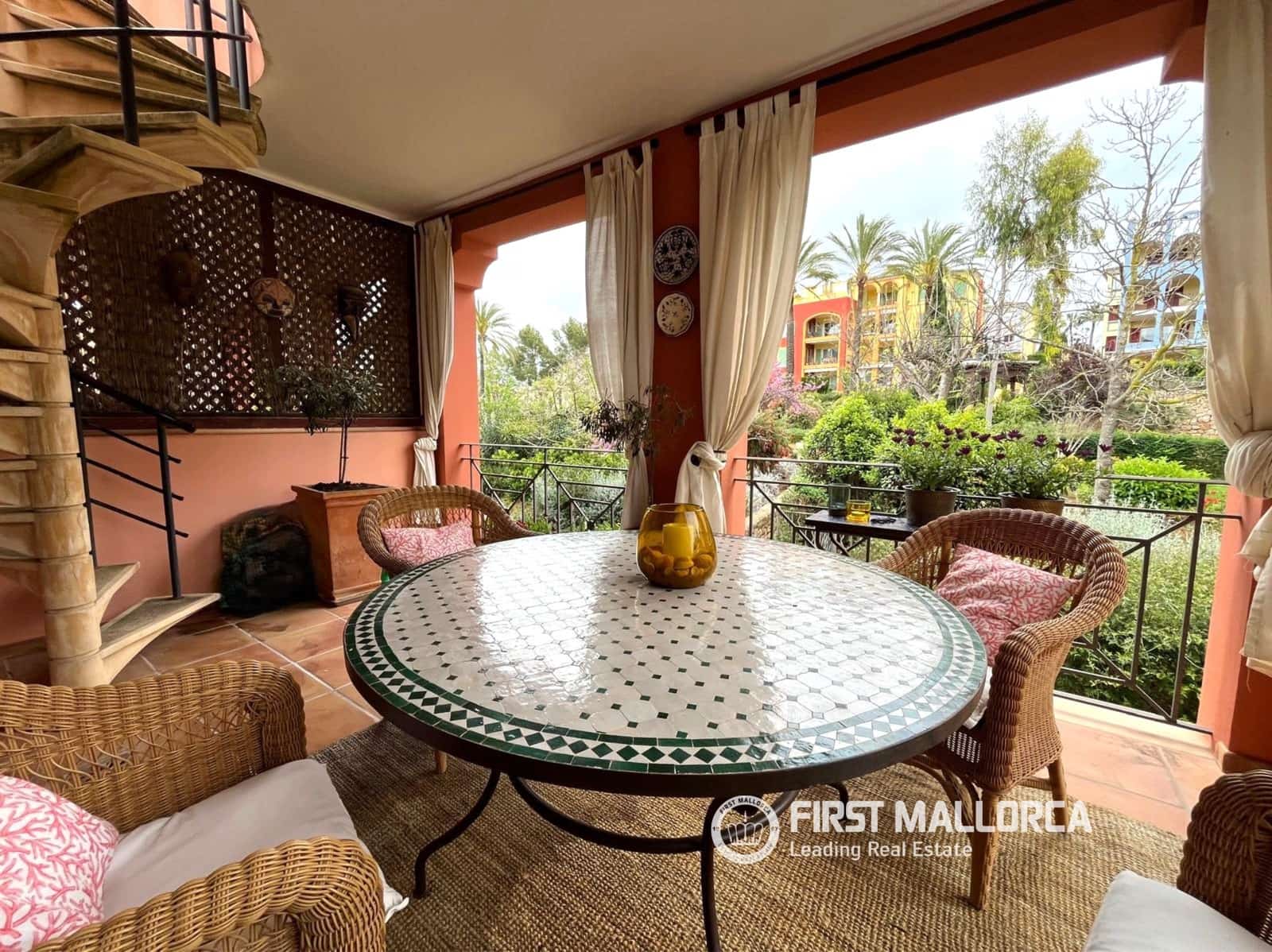 Penthouse de 2 chambres à louer à Bendinat avec piscine garage - 4 800 € (Ref: 9777223)