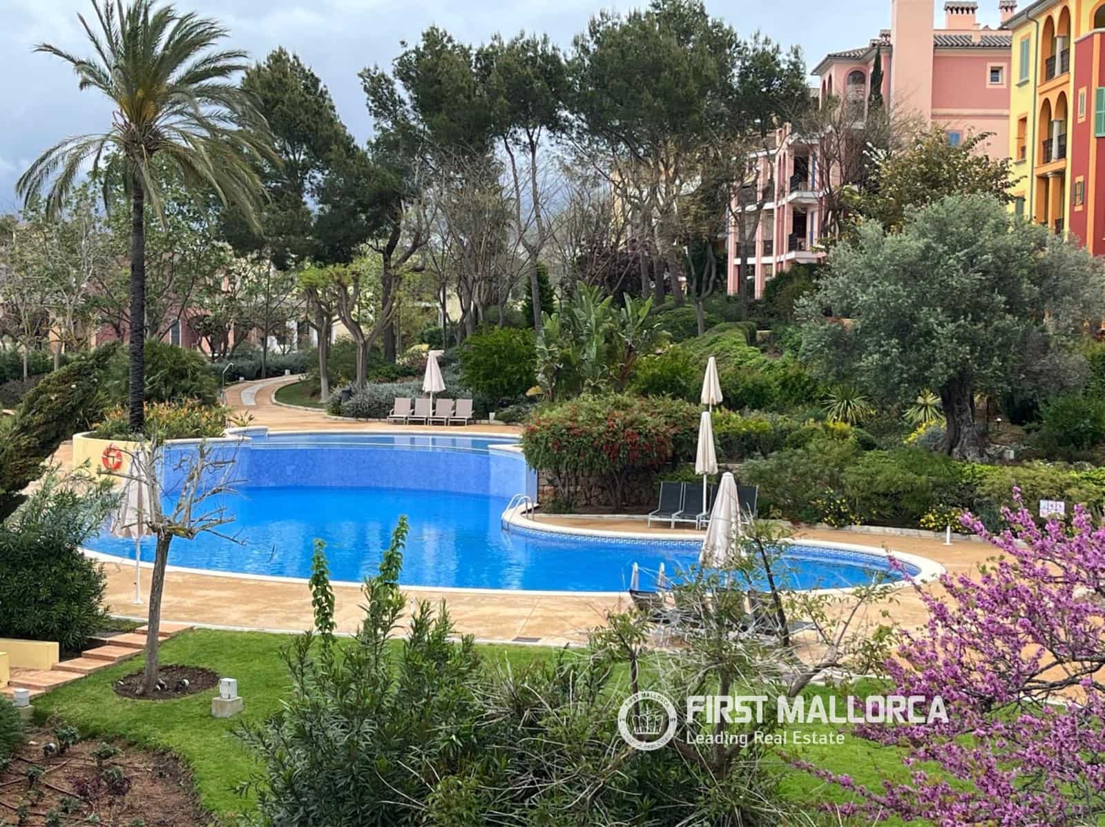 Penthouse de 2 chambres à louer à Bendinat avec piscine garage - 4 800 € (Ref: 9777223)