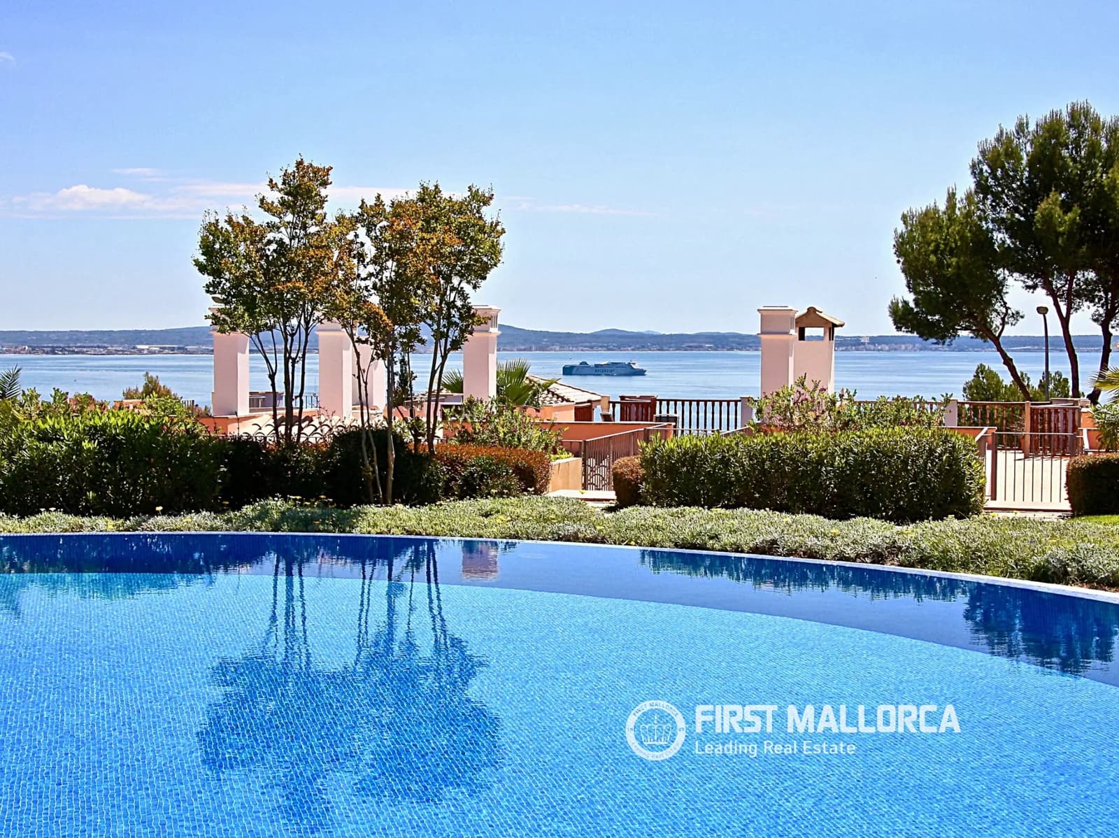 Penthouse de 2 chambres à louer à Bendinat avec piscine garage - 4 800 € (Ref: 9777223)