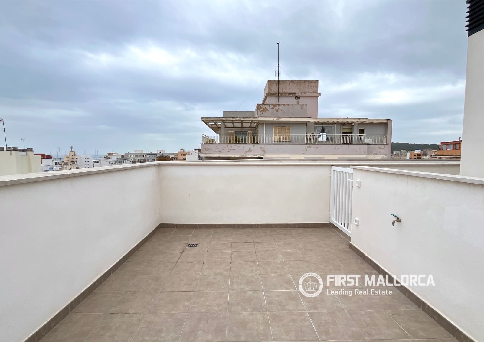 2 makuuhuone Kattohuoneisto vuokrattavana paikassa Palma de Mallorca - 2 300 € (Ref: 9779940)