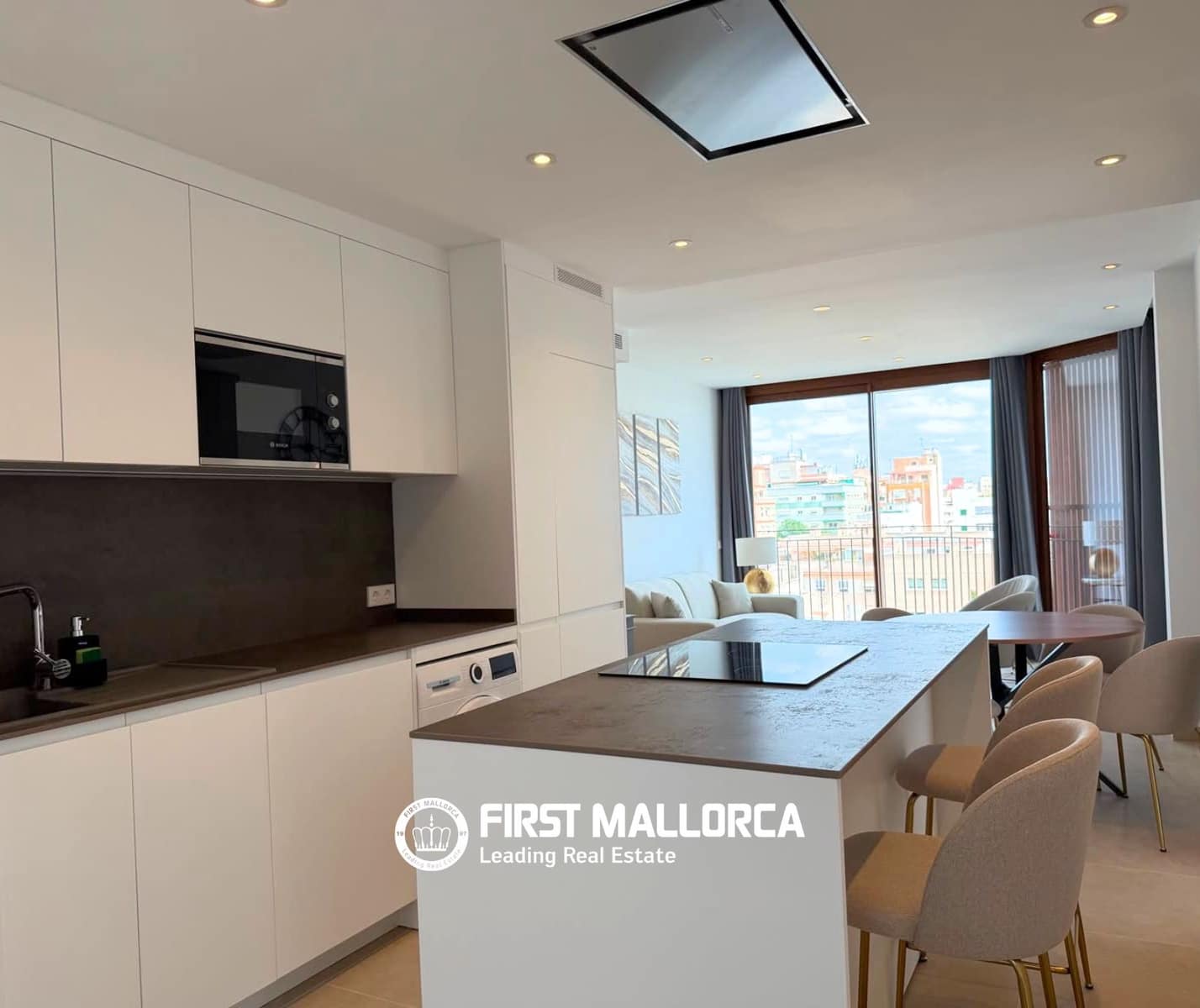 2 bedroom Penthouse for rent in Palma de Mallorca - € 2,300 (Ref: 9779940)