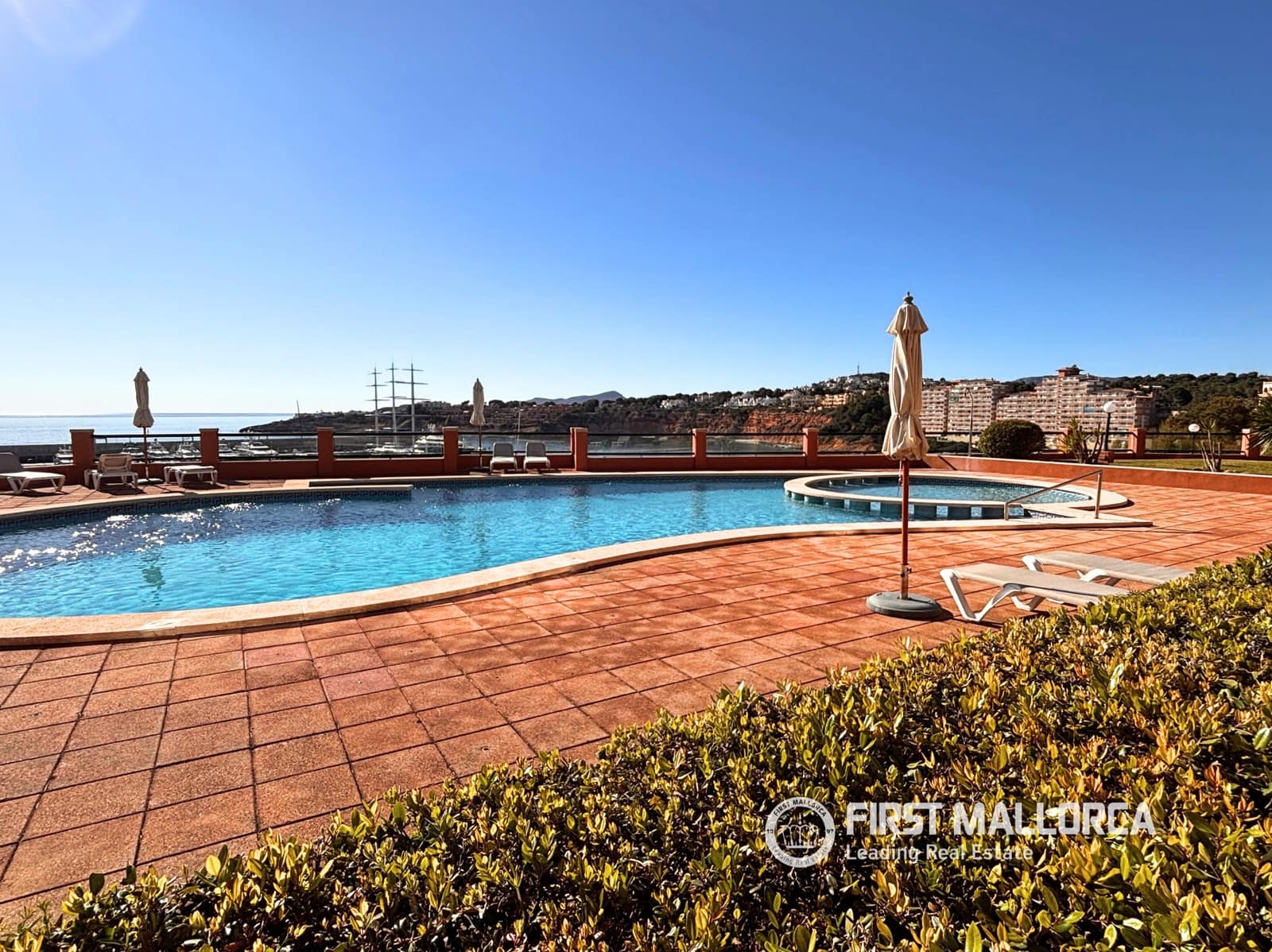 2 soveværelse Lejlighed til salg i El Toro / Port Adriano med garage - € 1.195.000 (Ref: 9782395)