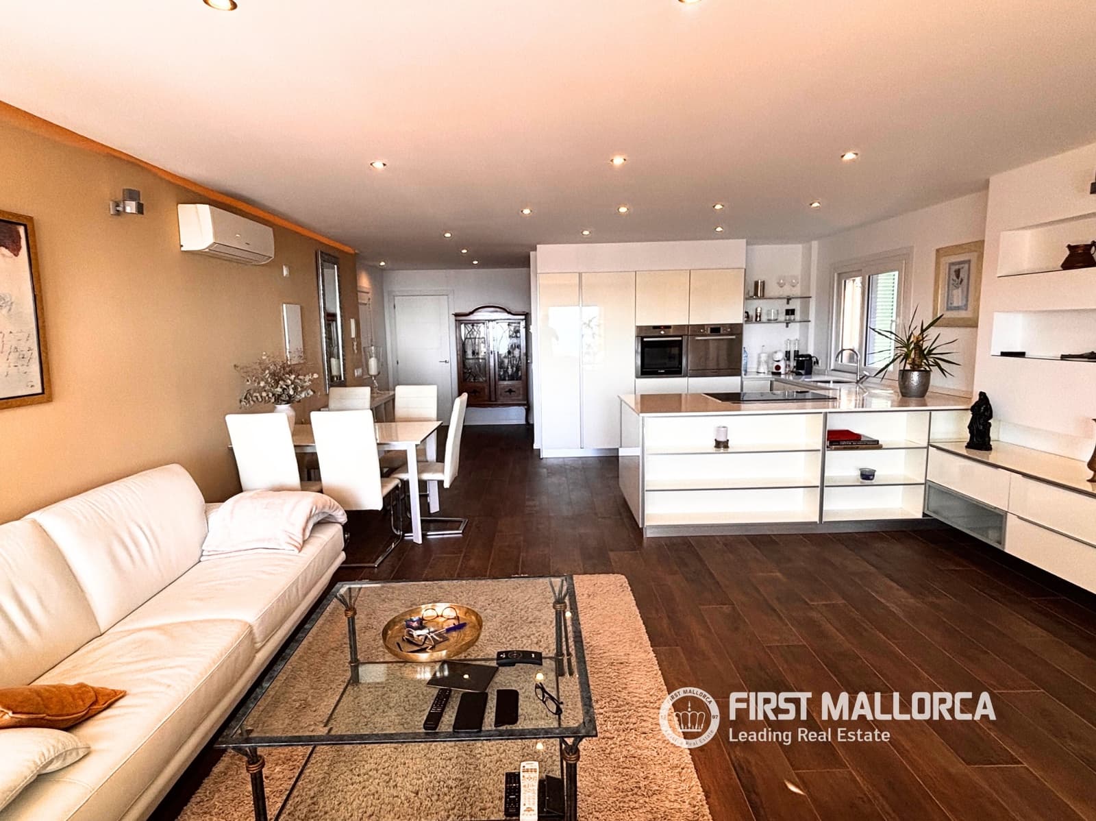 2 soveværelse Lejlighed til salg i El Toro / Port Adriano med garage - € 1.195.000 (Ref: 9782395)