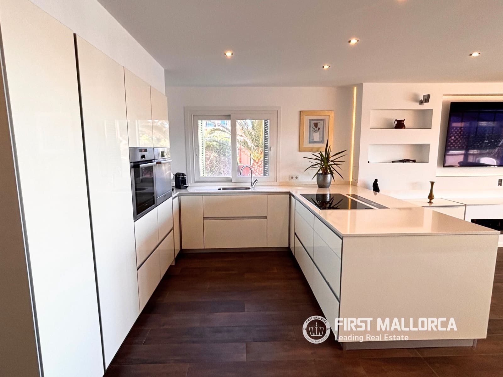 2 soveværelse Lejlighed til salg i El Toro / Port Adriano med garage - € 1.195.000 (Ref: 9782395)