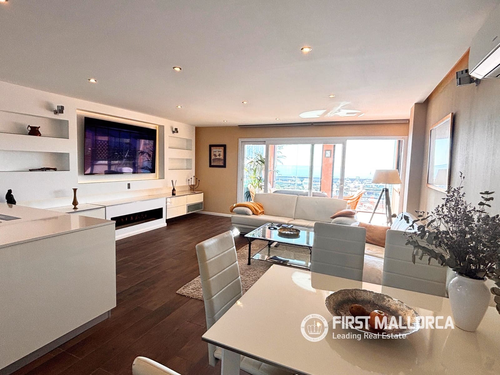 2 soveværelse Lejlighed til salg i El Toro / Port Adriano med garage - € 1.195.000 (Ref: 9782395)