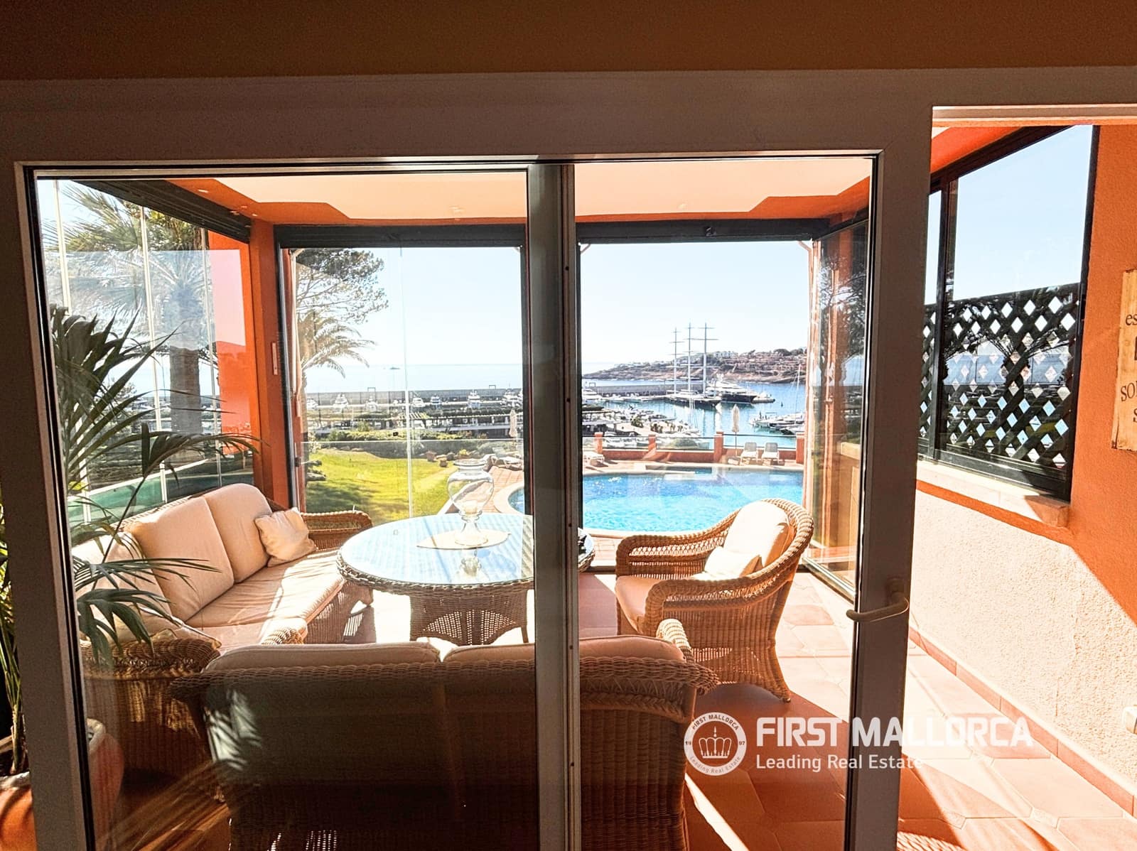 2 soveværelse Lejlighed til salg i El Toro / Port Adriano med garage - € 1.195.000 (Ref: 9782395)