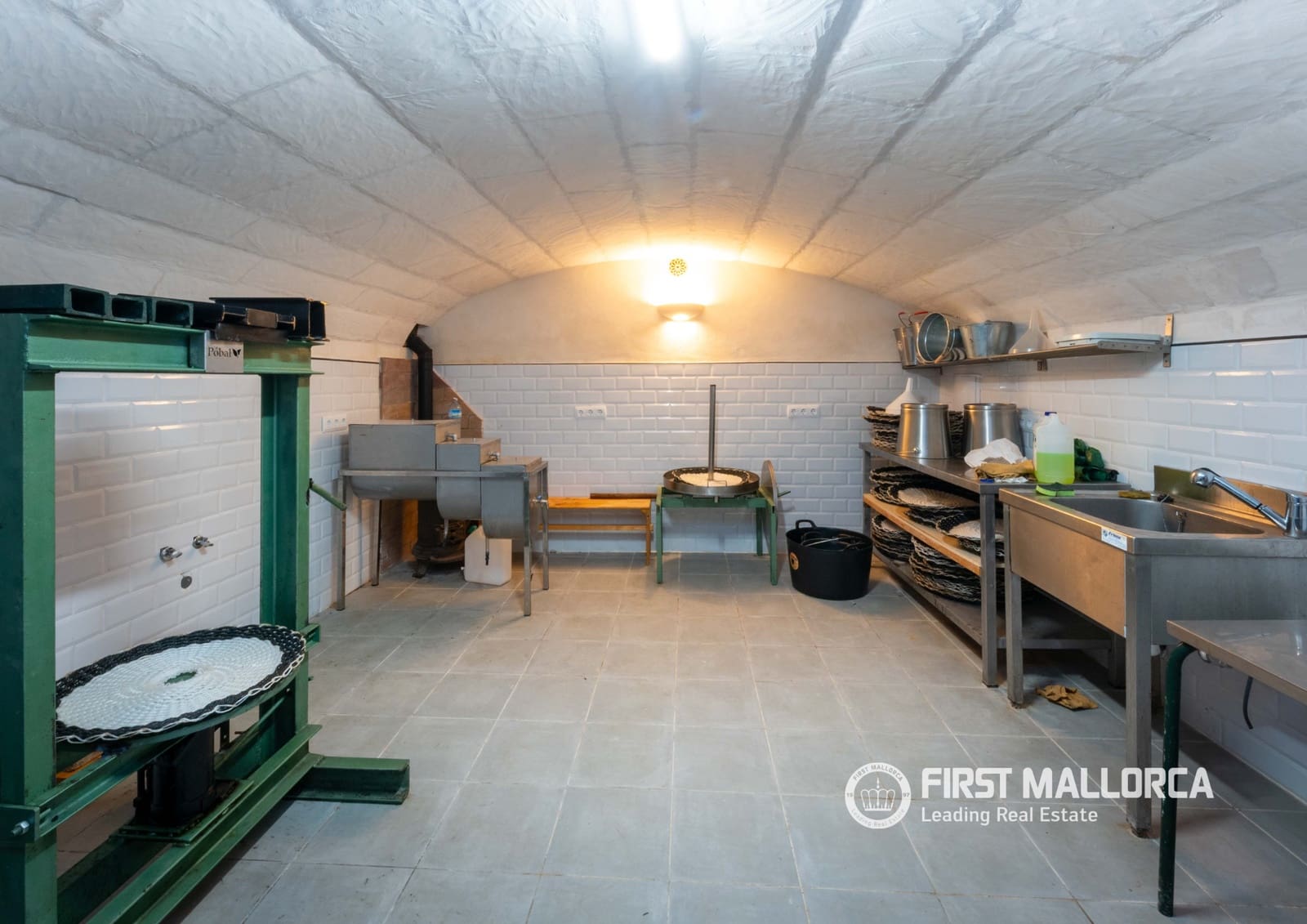 8 chambre Finca/Maison de Campagne à vendre à Montuiri avec garage - 7 000 000 € (Ref: 9782400)