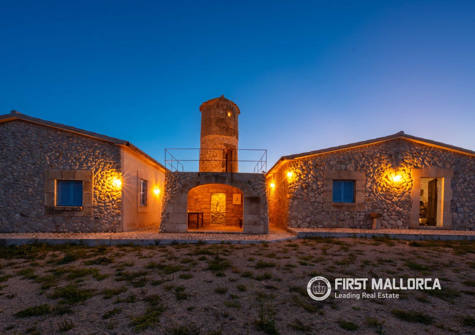 8 chambre Finca/Maison de Campagne à vendre à Montuiri avec garage - 7 000 000 € (Ref: 9782400)