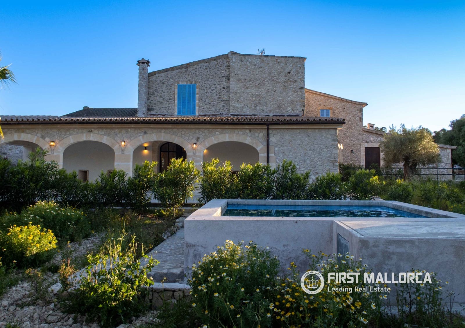 8 chambre Finca/Maison de Campagne à vendre à Montuiri avec garage - 7 000 000 € (Ref: 9782400)