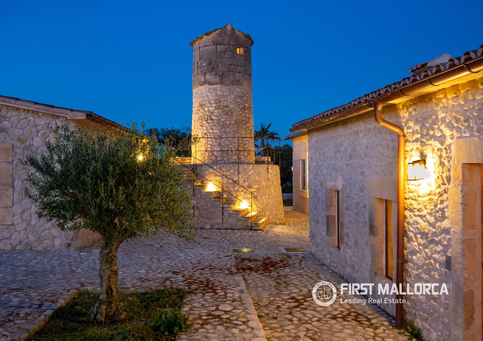 8 chambre Finca/Maison de Campagne à vendre à Montuiri avec garage - 7 000 000 € (Ref: 9782400)