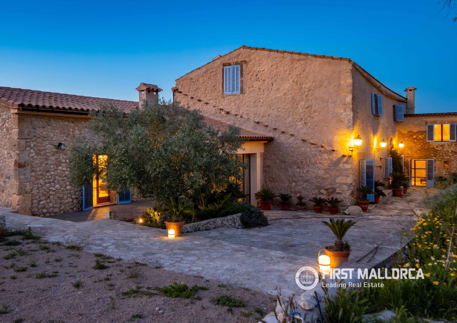 8 chambre Finca/Maison de Campagne à vendre à Montuiri avec garage - 7 000 000 € (Ref: 9782400)