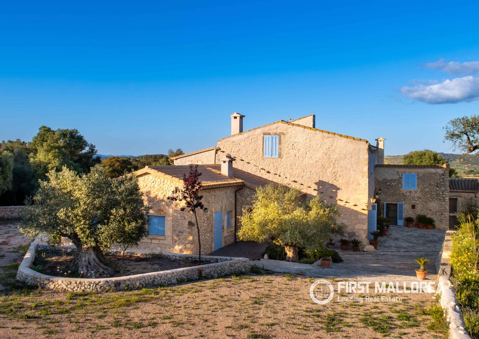 8 chambre Finca/Maison de Campagne à vendre à Montuiri avec garage - 7 000 000 € (Ref: 9782400)