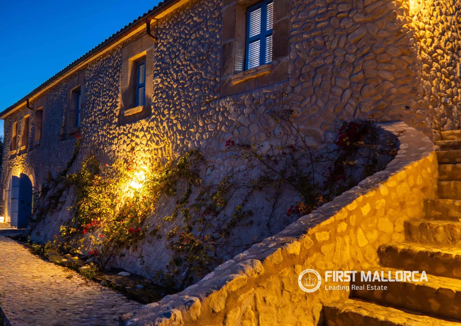 8 chambre Finca/Maison de Campagne à vendre à Montuiri avec garage - 7 000 000 € (Ref: 9782400)