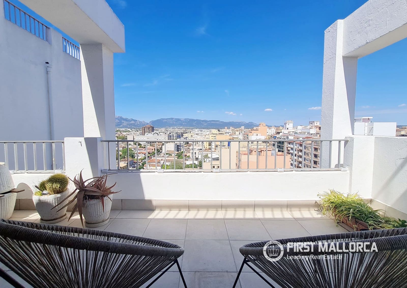 2 bedroom Penthouse for rent in Palma de Mallorca with garage - € 2,500 (Ref: 9789926)