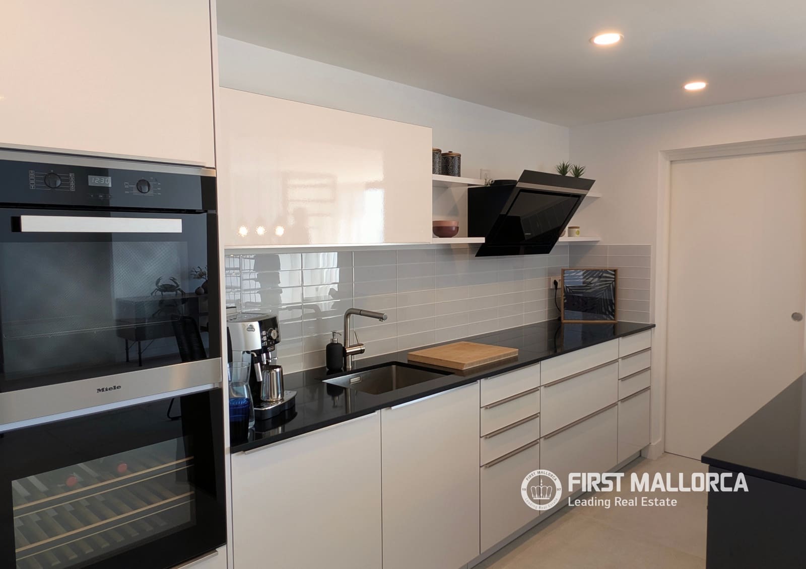 2 bedroom Penthouse for sale in Palma de Mallorca with garage - € 1,450,000 (Ref: 9789927)