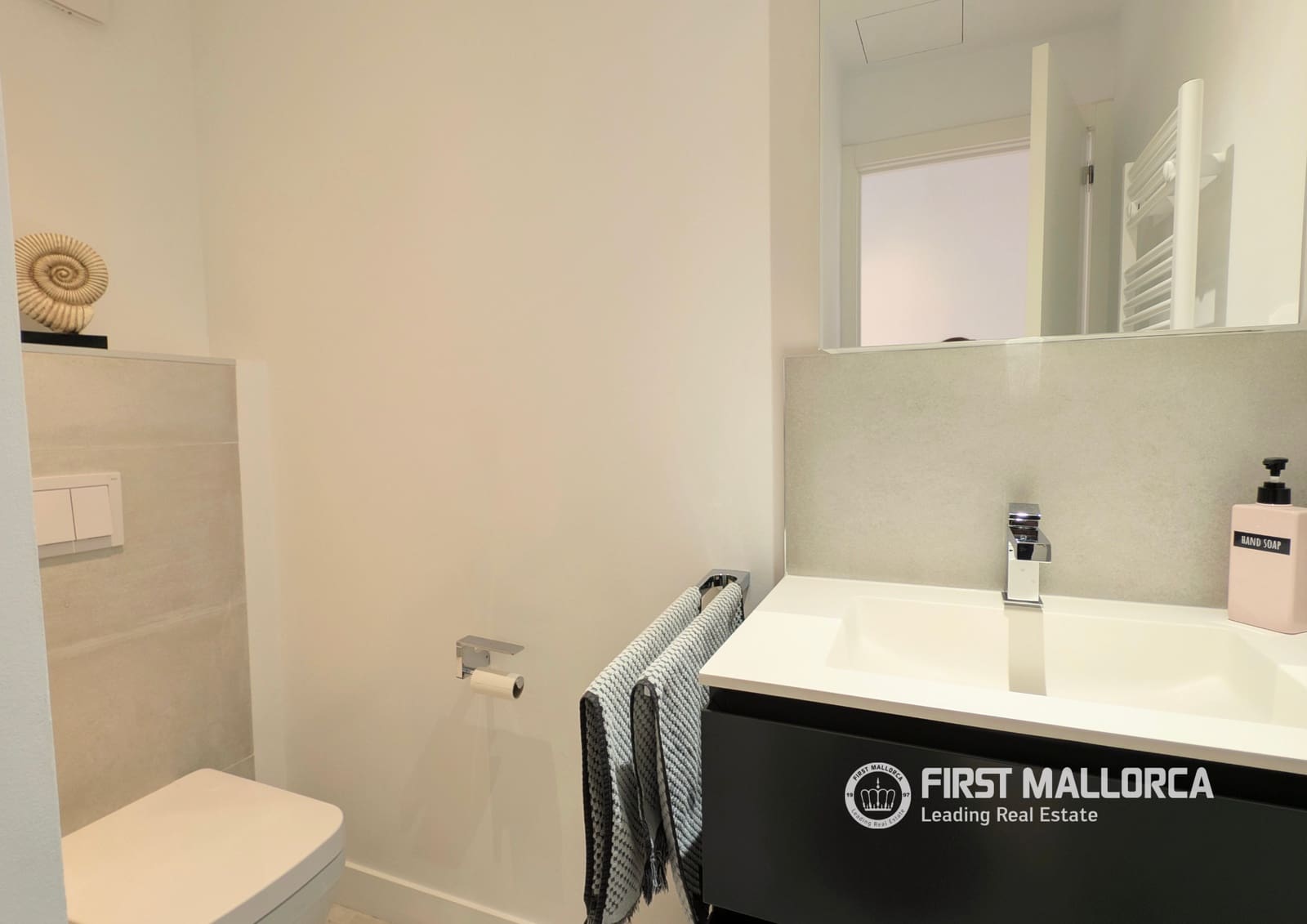 2 bedroom Penthouse for sale in Palma de Mallorca with garage - € 1,450,000 (Ref: 9789927)