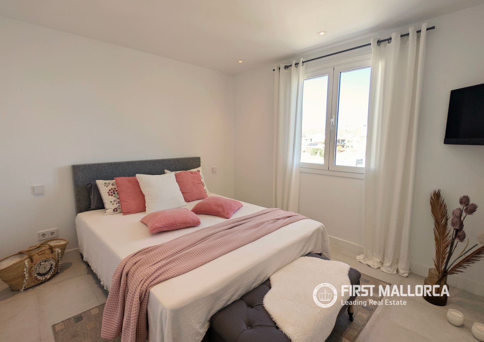 2 bedroom Penthouse for sale in Palma de Mallorca with garage - € 1,450,000 (Ref: 9789927)
