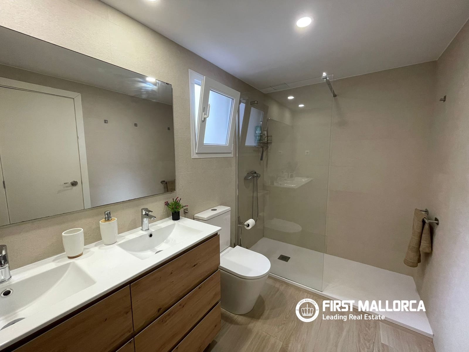 2 makuuhuone Huoneisto vuokrattavana paikassa Sant Elm mukana 
autotalli - 2 600 € (Ref: 9810790)