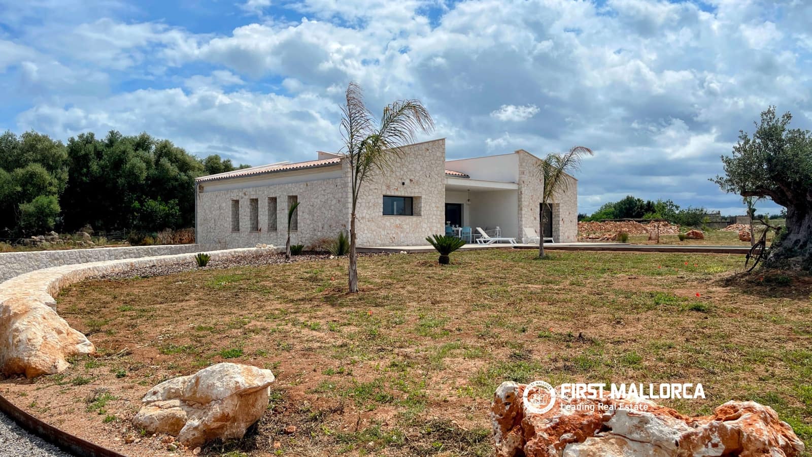 4 bedroom Finca/Country House for rent in Muro with pool garage - € 5,800 (Ref: 9830356)