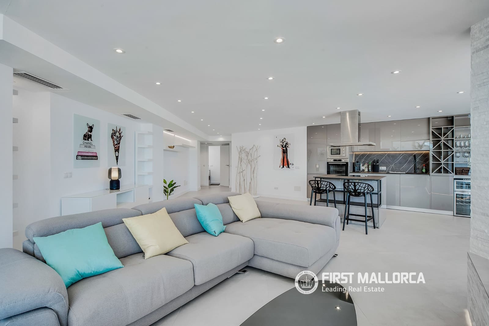 2 bedroom Apartment for sale in Magalluf with garage - € 1,550,000 (Ref: 9833064)