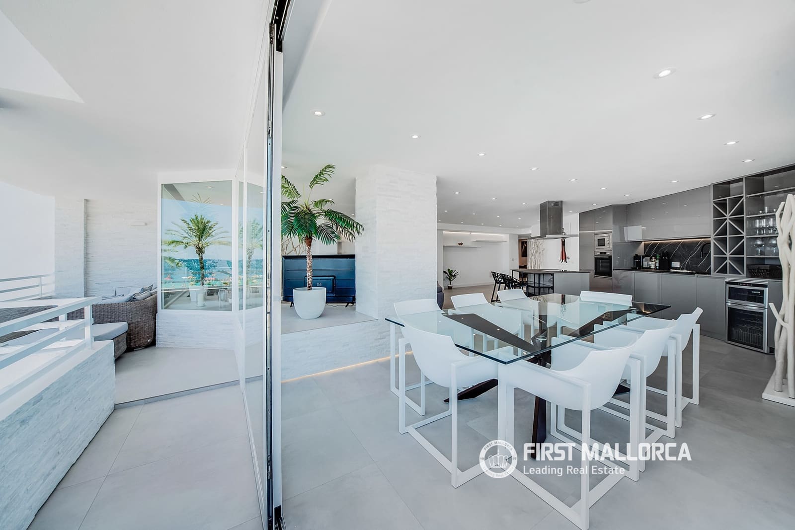 2 bedroom Apartment for sale in Magalluf with garage - € 1,550,000 (Ref: 9833064)