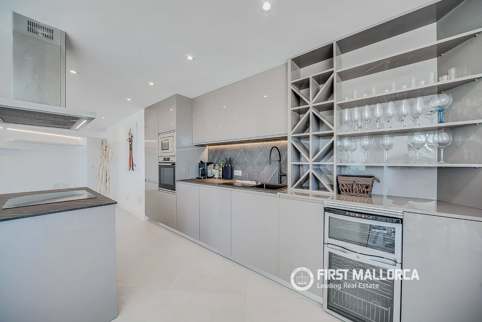 2 bedroom Apartment for sale in Magalluf with garage - € 1,550,000 (Ref: 9833064)