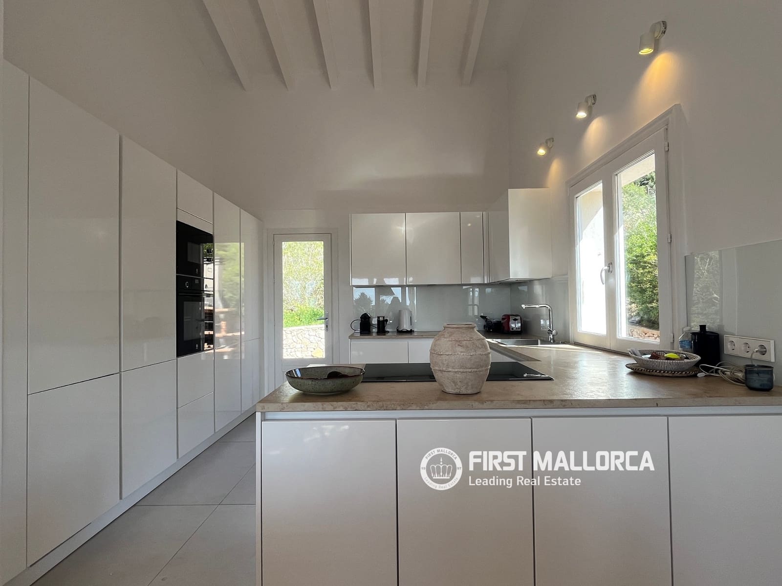 5 bedroom Villa for rent in Son Servera with pool garage - € 4,000 (Ref: 9834797)