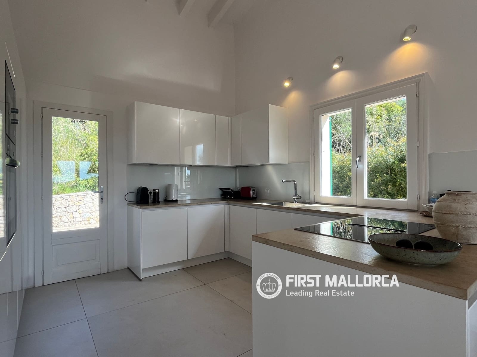 5 bedroom Villa for rent in Son Servera with pool garage - € 4,000 (Ref: 9834797)