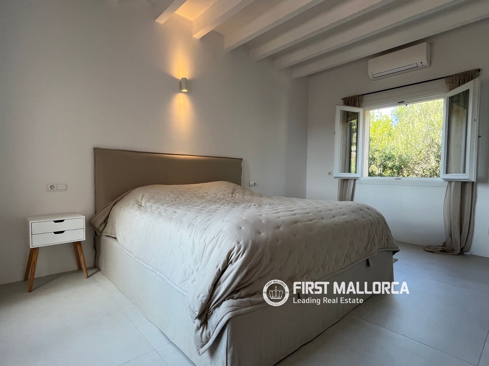 5 bedroom Villa for rent in Son Servera with pool garage - € 4,000 (Ref: 9834797)
