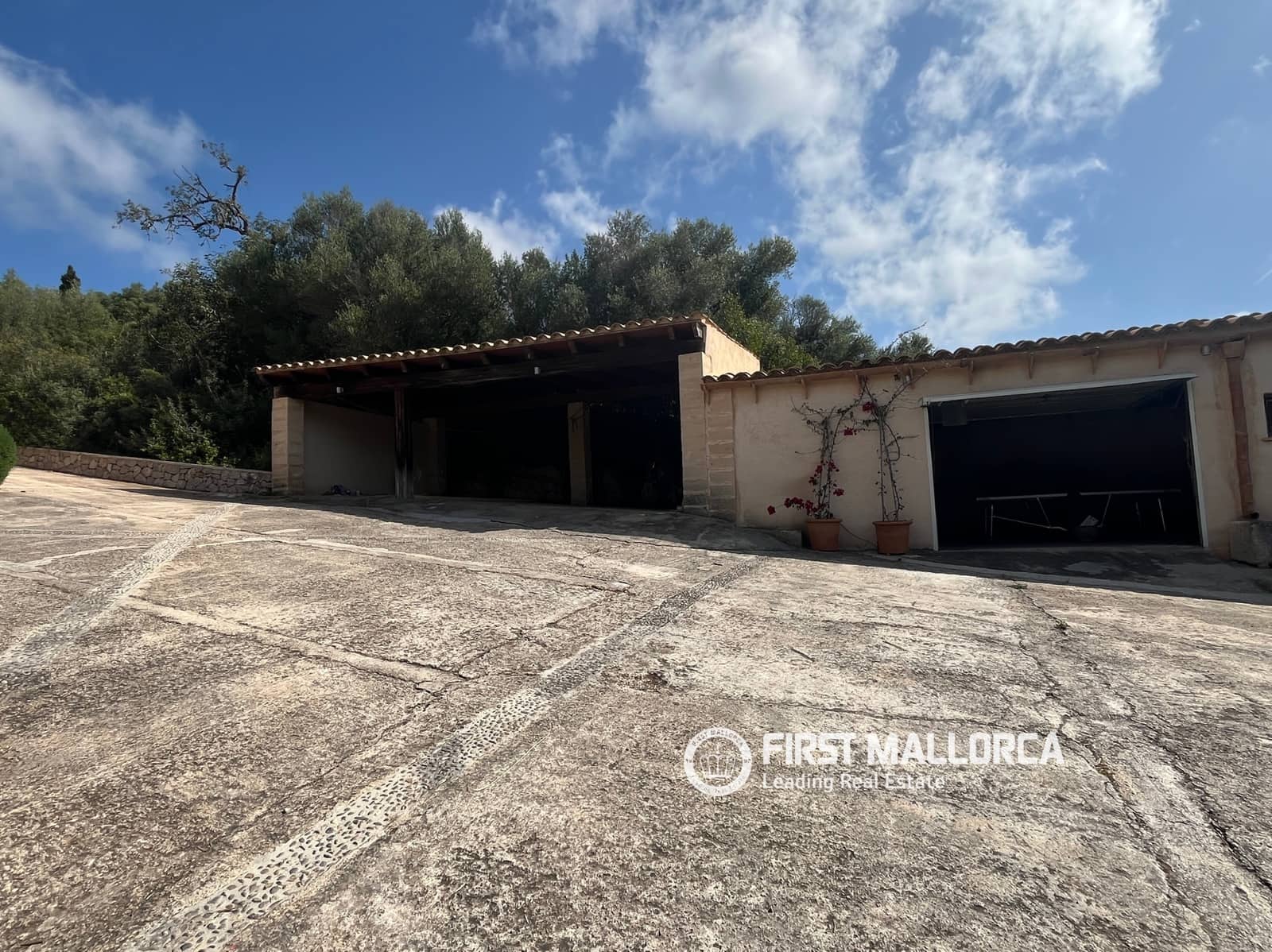 5 bedroom Villa for rent in Son Servera with pool garage - € 4,000 (Ref: 9834797)