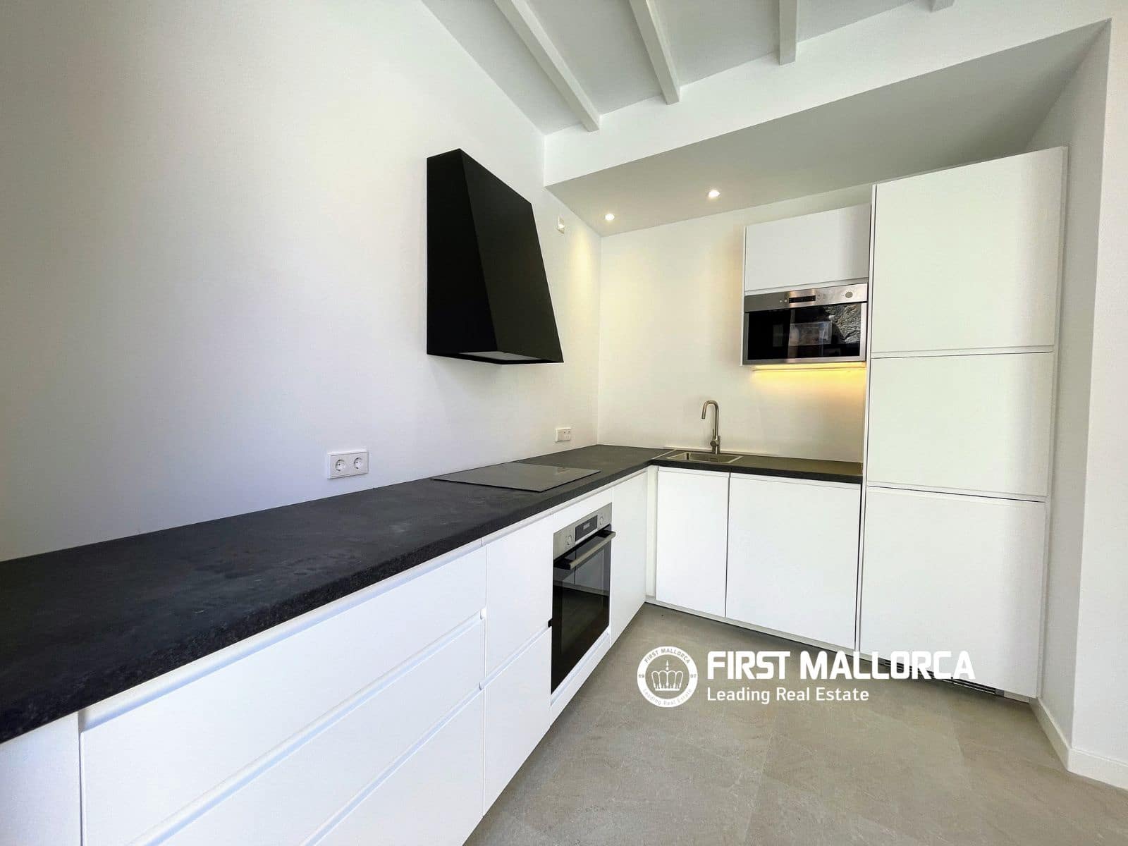 3 bedroom Villa for rent in Sineu with pool - € 2,400 (Ref: 9838627)