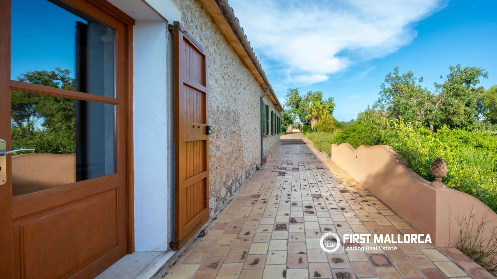 3 bedroom Finca/Country House for sale in Santa Maria del Cami with garage - € 1,950,000 (Ref: 9841918)