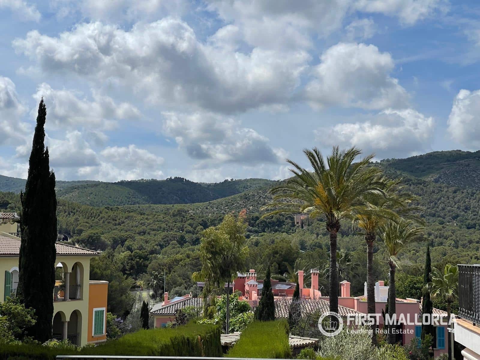 2 bedroom Apartment for sale in Bendinat with pool garage - € 925,000 (Ref: 9844609)