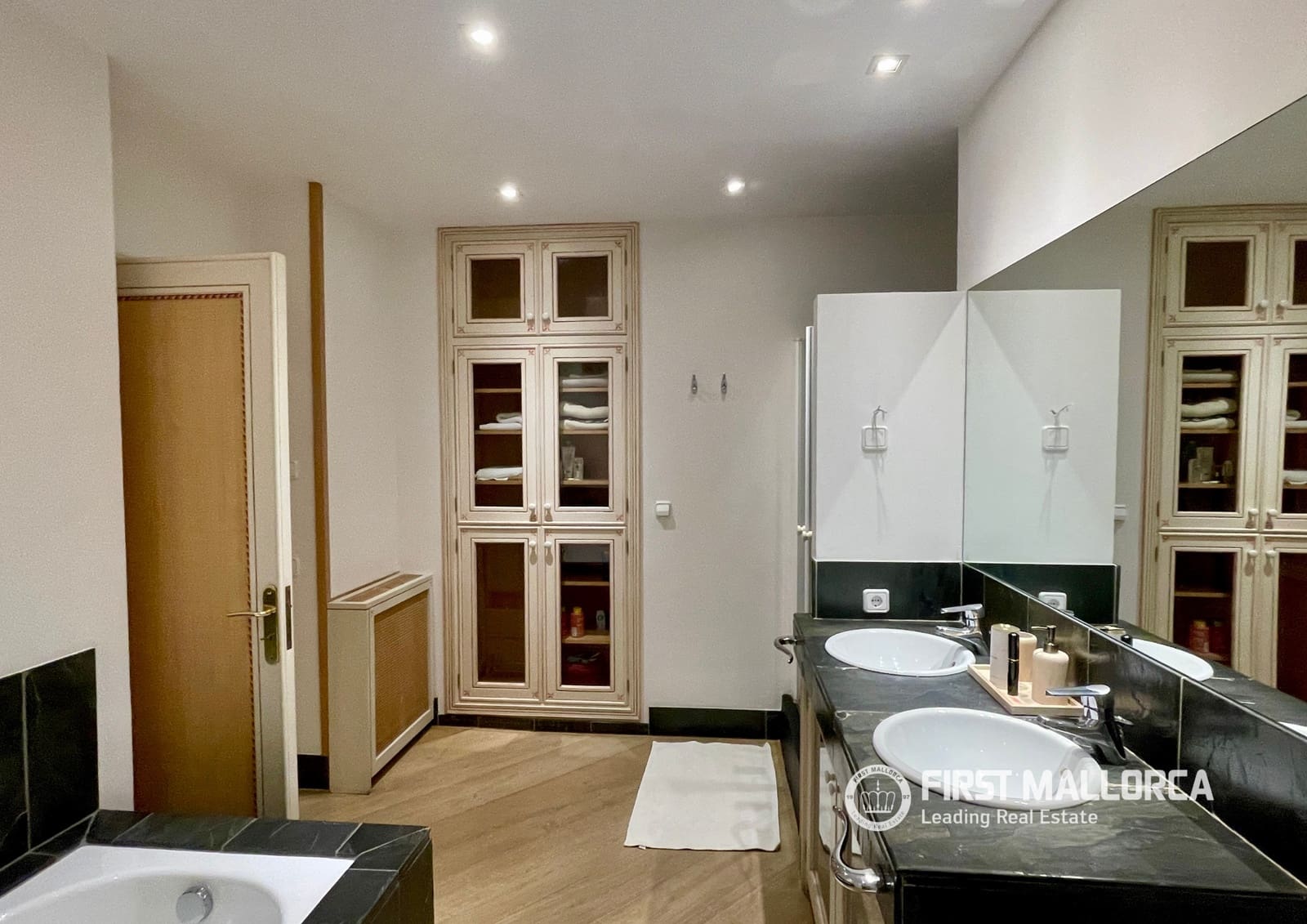 4 sovrum Lägenhet till salu i Palma de Mallorca med garage - 1 800 000 € (Ref: 9848277)