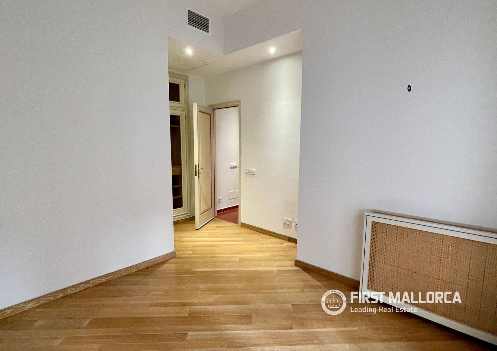 4 bedroom Apartment for sale in Palma de Mallorca with garage - € 2,000,000 (Ref: 9848277)