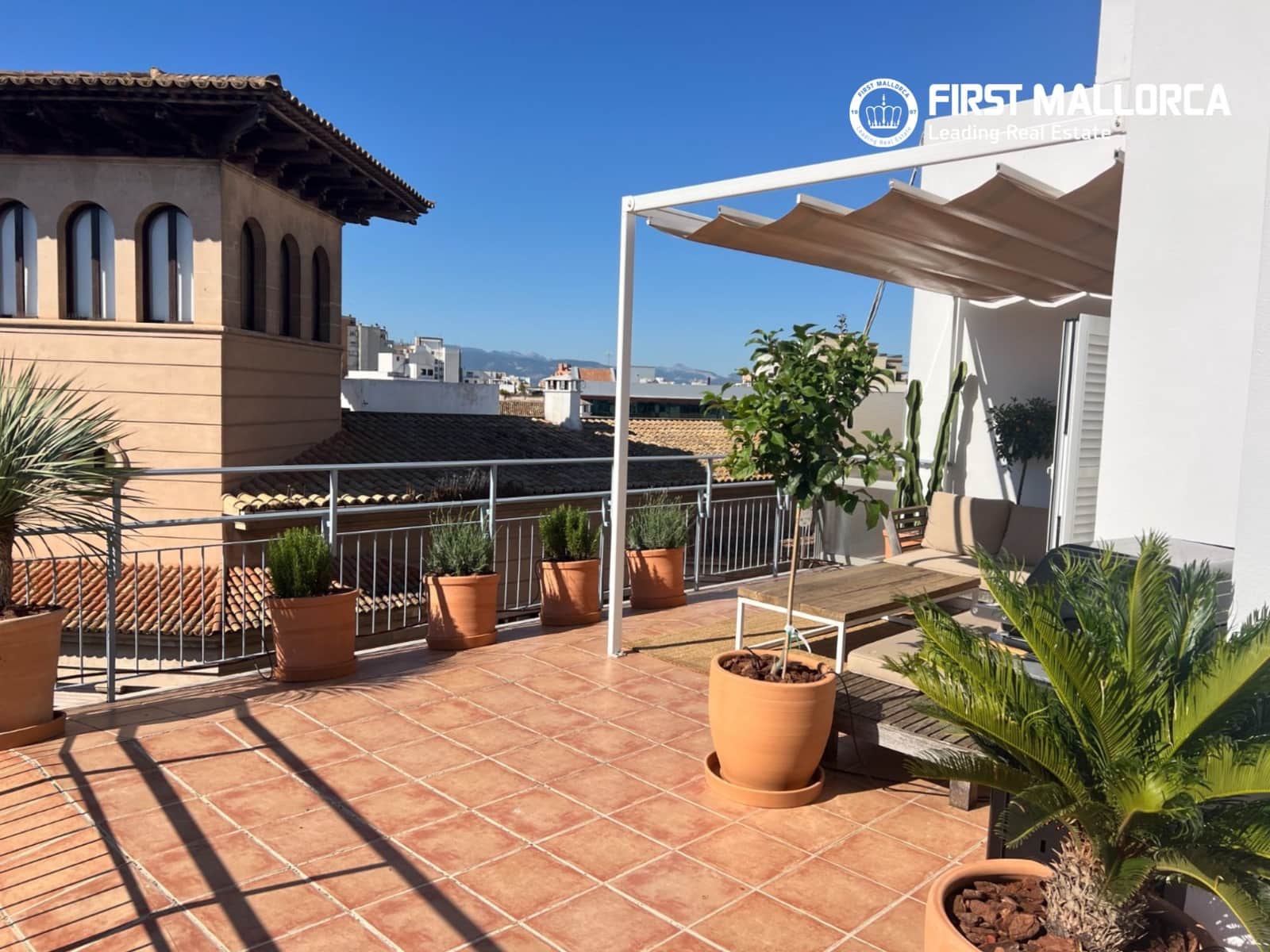 2 bedroom Penthouse for rent in Palma de Mallorca - € 2,000 (Ref: 9872662)