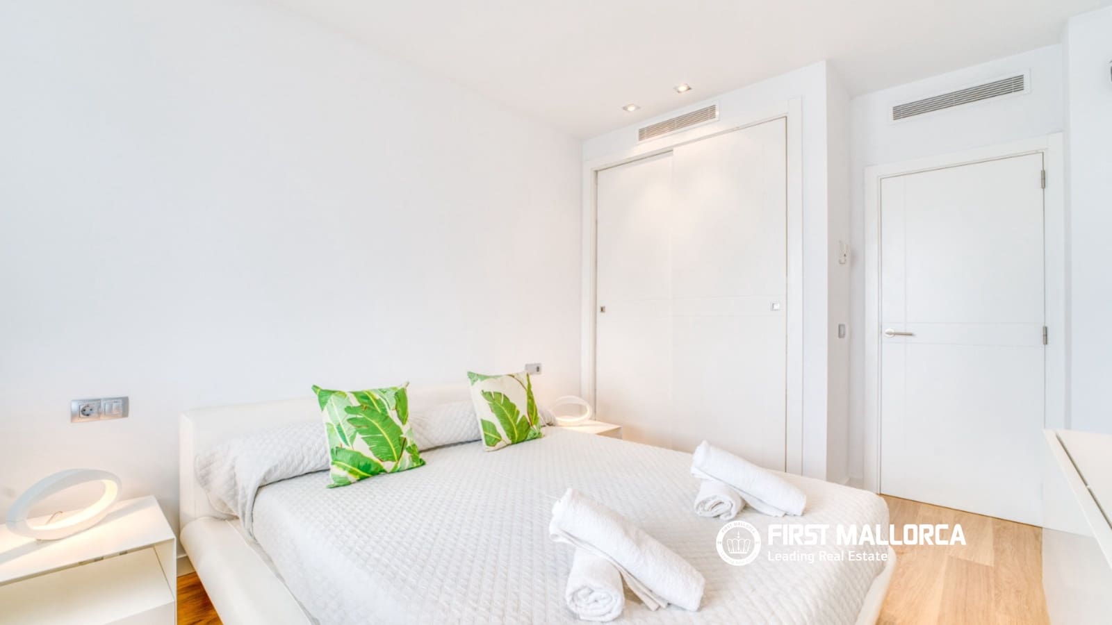2 bedroom Apartment for rent in Puerto de Alcudia with garage - € 6,000 (Ref: 9872663)