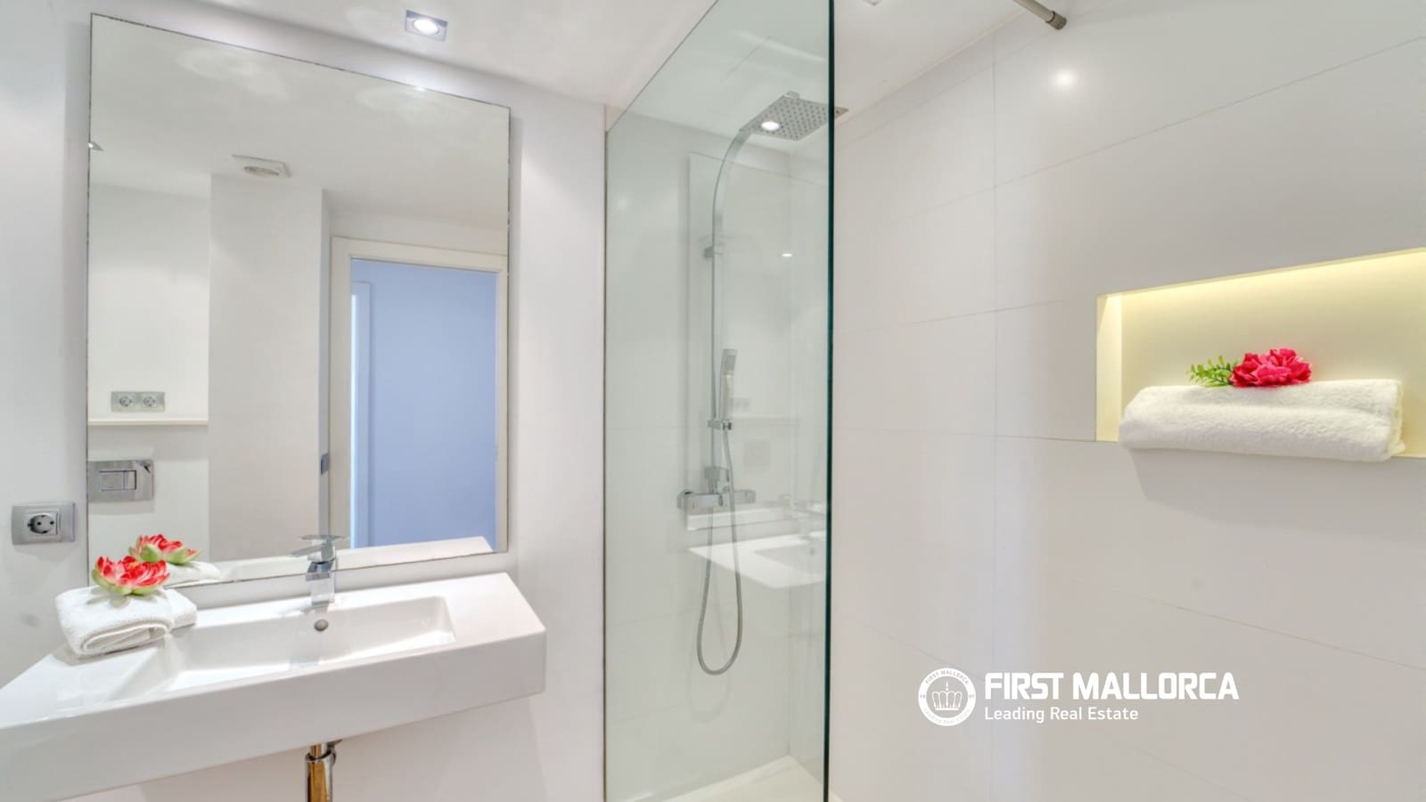 2 bedroom Apartment for rent in Puerto de Alcudia with garage - € 6,000 (Ref: 9872663)