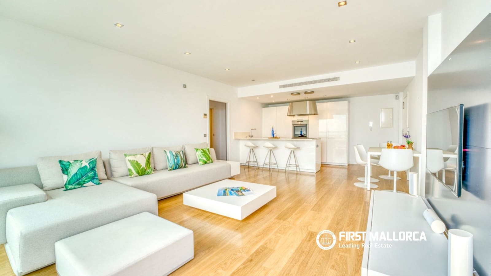 2 bedroom Apartment for rent in Puerto de Alcudia with garage - € 6,000 (Ref: 9872663)