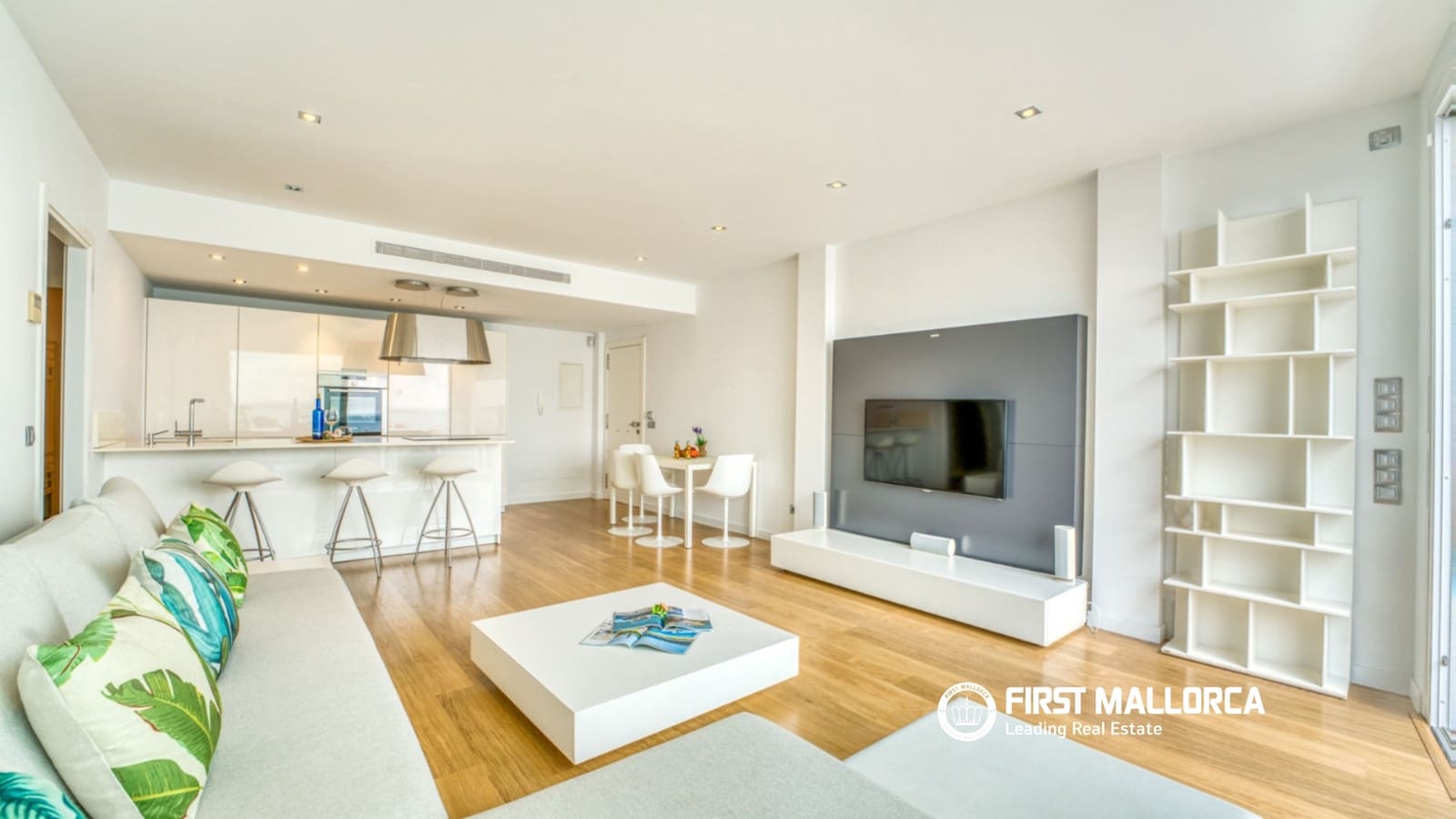 2 bedroom Apartment for rent in Puerto de Alcudia with garage - € 6,000 (Ref: 9872663)