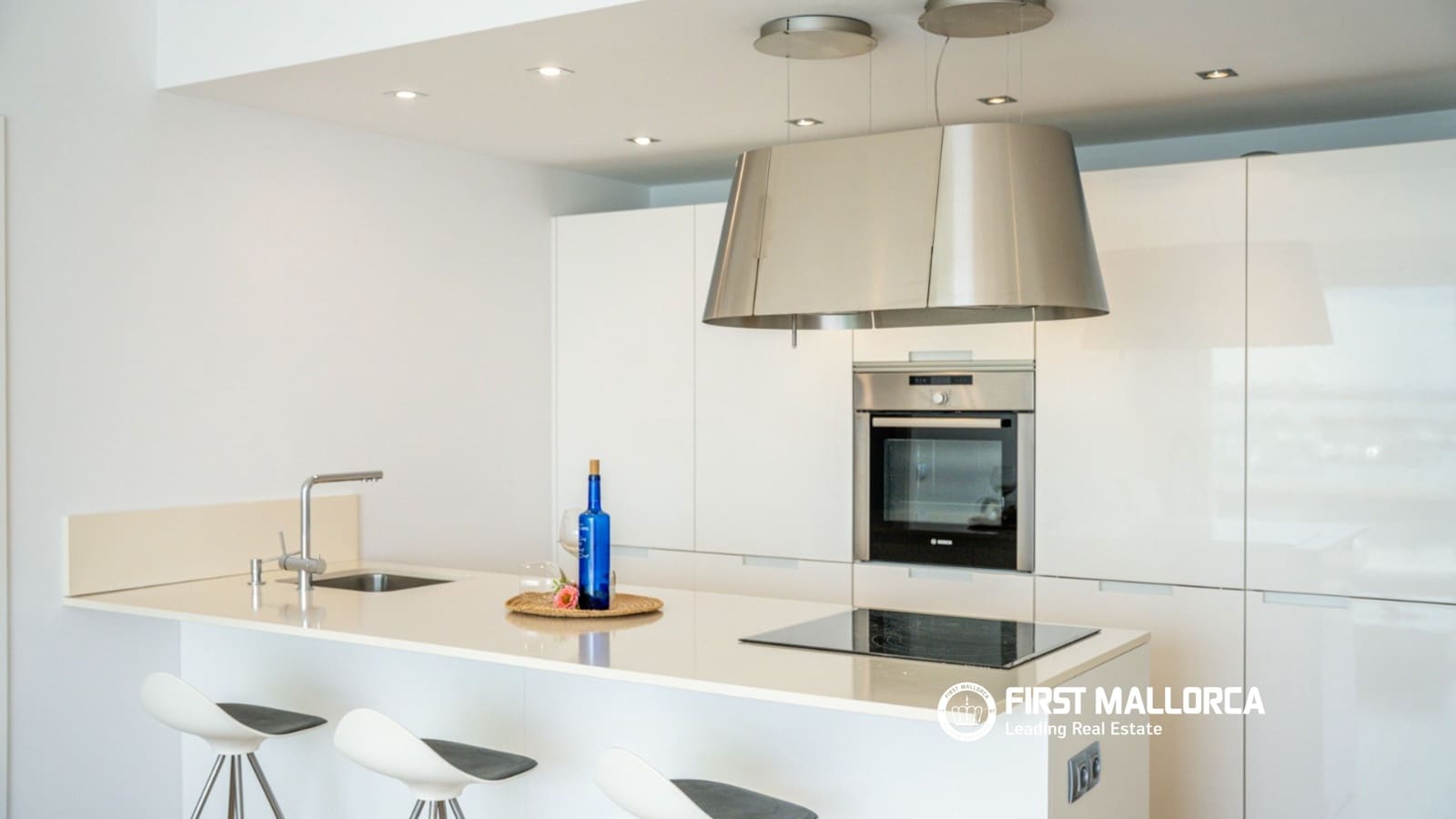 2 bedroom Apartment for rent in Puerto de Alcudia with garage - € 6,000 (Ref: 9872663)