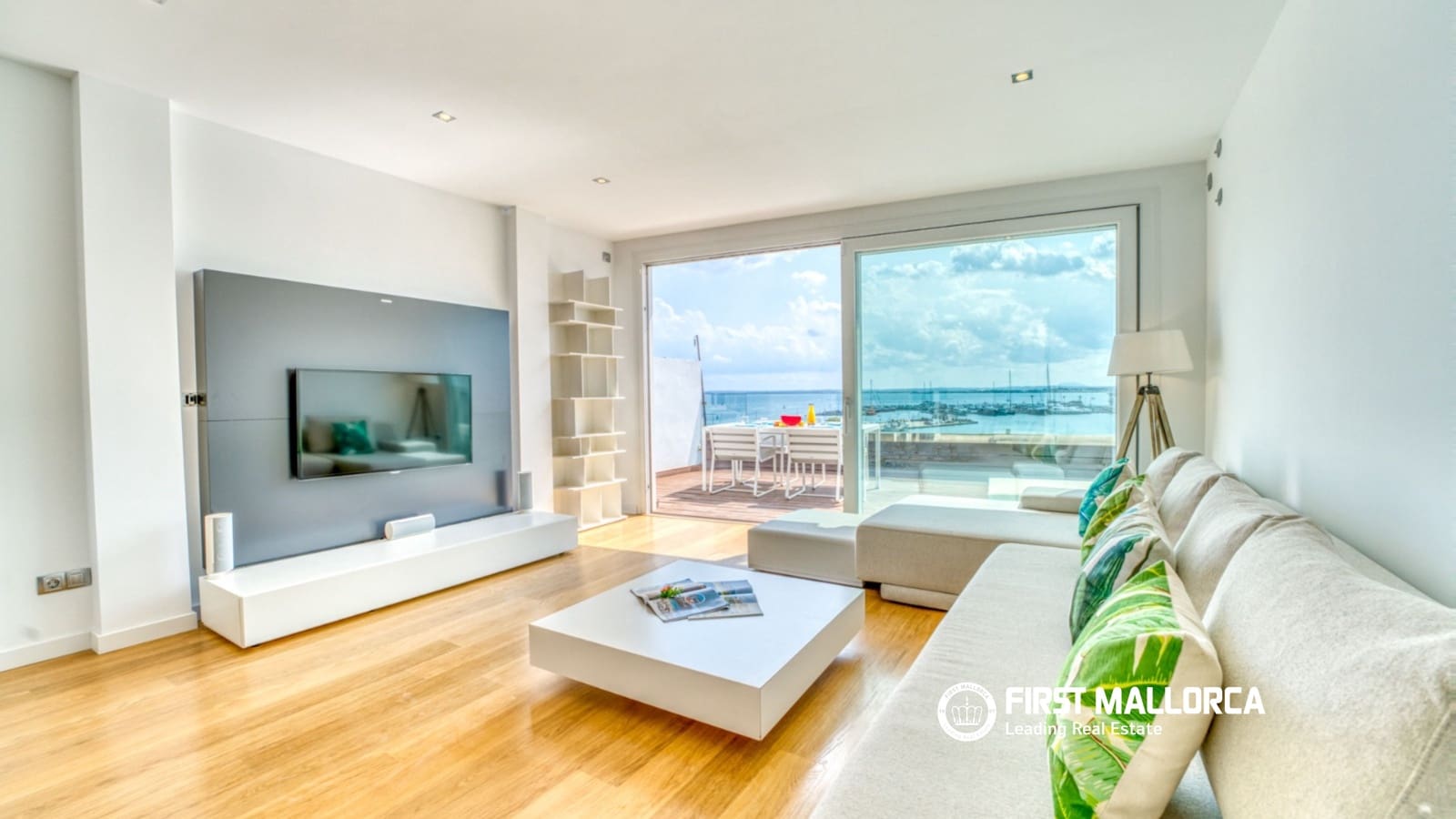 2 bedroom Apartment for rent in Puerto de Alcudia with garage - € 6,000 (Ref: 9872663)